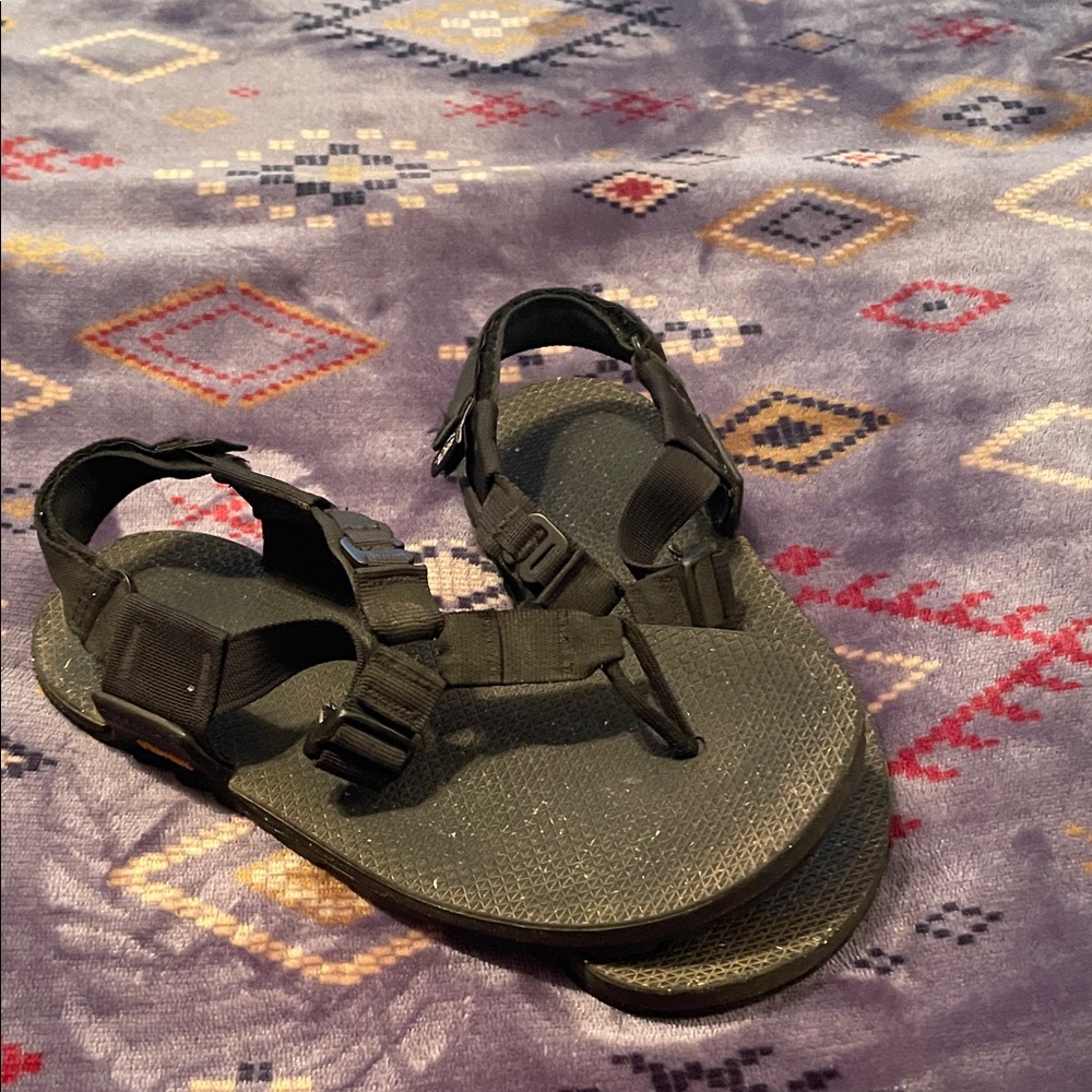 Bedrock black sandals